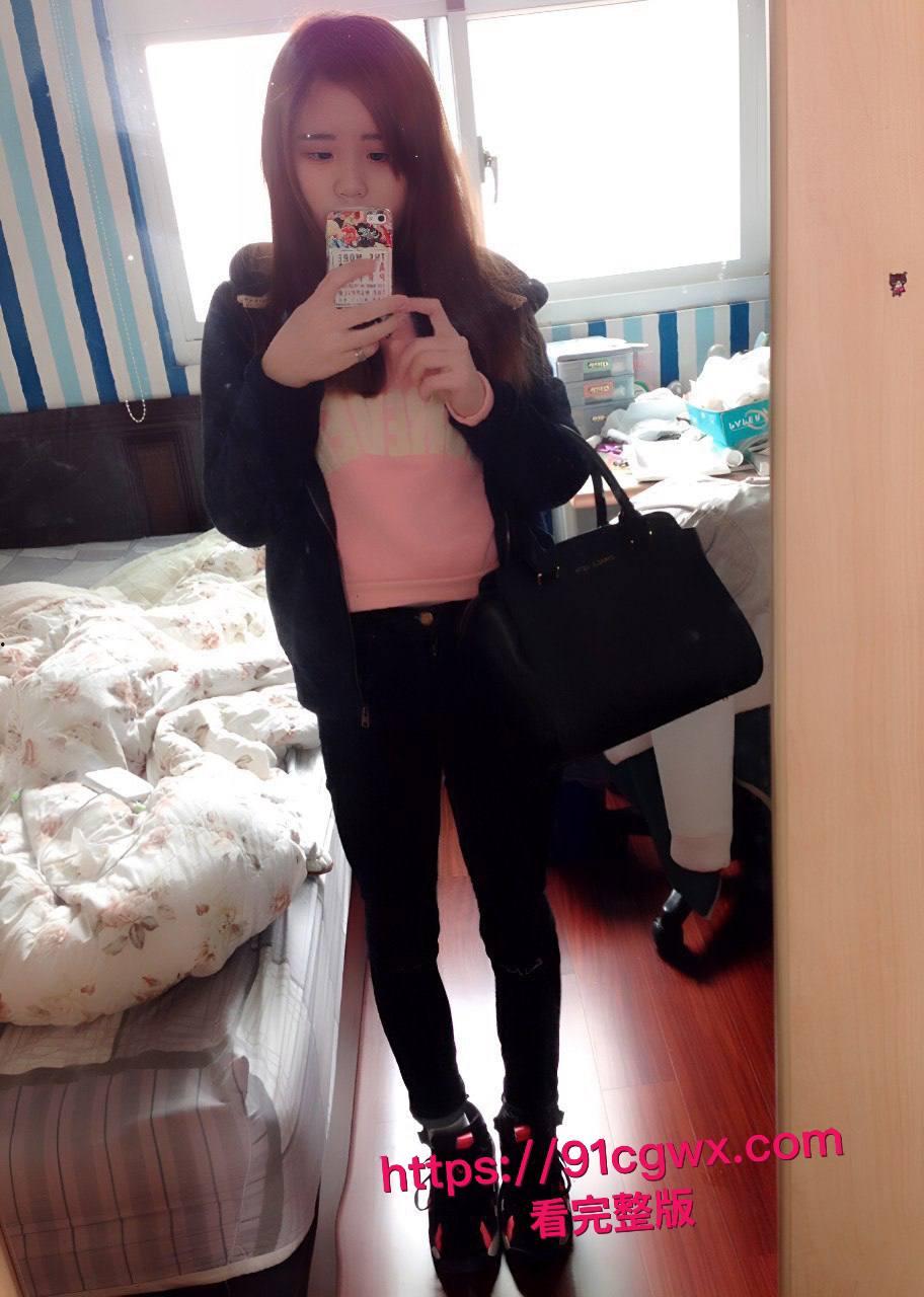 网友曝光反差婊前女友谢可萱换衣翘臀照与口交做爱视频:眼镜妹露脸舔大鸡巴拉丝骚穴猛干,细腰肥臀母狗本性骚爆口技看得鸡巴直硬!-4