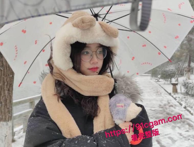 广州女大学生吴萌宿舍性爱自拍 跪地口交后入爆操 被舍友发现直接曝光视频!-3