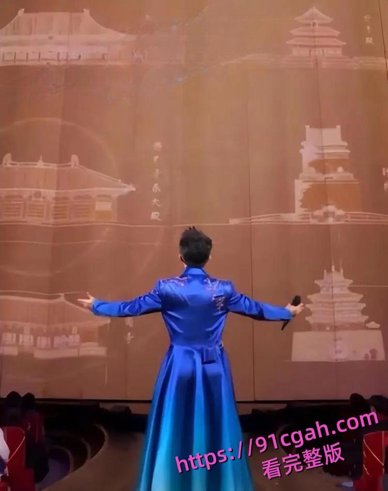 凤凰传奇曾毅彩排照性爱姿势手表登热搜 自曝曾殴打女工作人员点燃舆论火焰!-3