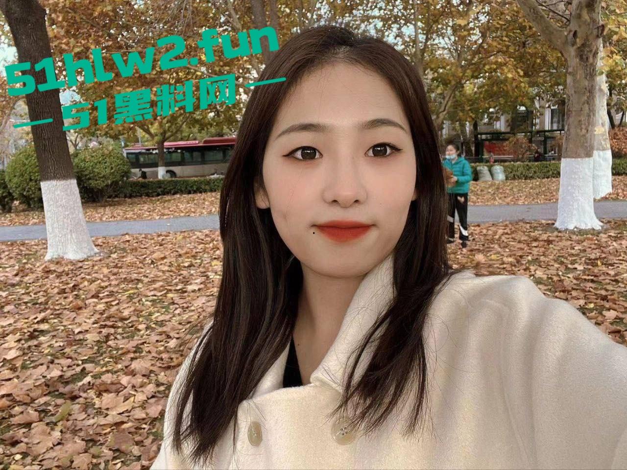 幼师专业女大学生,白天是孩子王,晚上变男人玩具!表面清纯受人尊敬,私下淫荡骚成狗,真想狠狠操烂她!-3