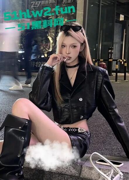 独家曝光!浙江杭州红包女气质23岁反差骚鸡贱逼【李乐】私下发骚约操大哥,钟点房黑丝暴力后入爆干!-4