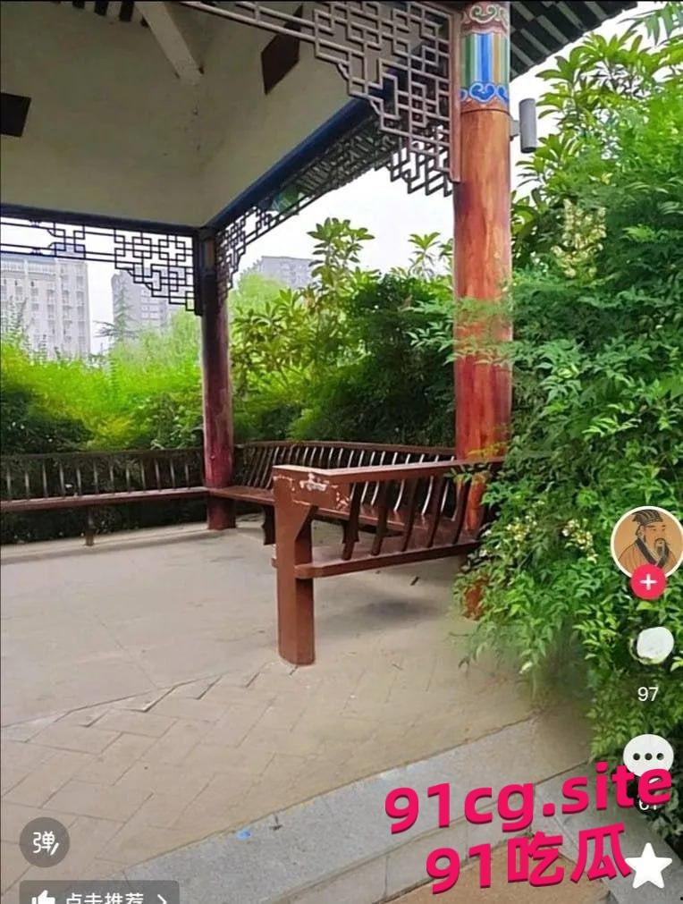 陕西理工校园情侣户外画面疯传 40秒视频记录两人激情时刻-7