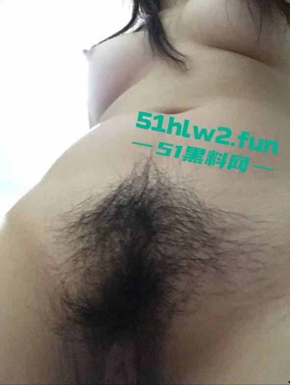 河南20岁骚货母狗【李琦】穿着黑丝连体情趣内衣大跳骚舞,露脸自慰的表情简直太骚了。-8