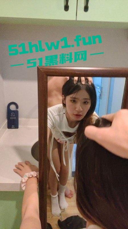 抖音网红【诺崽超甜甜甜】四川母狗被爆不雅行为,连夜删光作品,改名改性别玩消失!-9