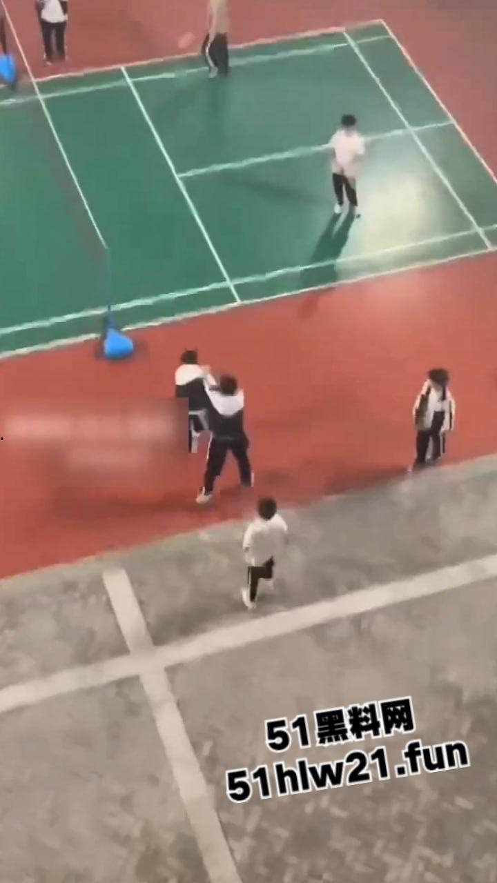 小电影情节照进现实,高中生把同学母亲给操怀孕,儿子知道后直接在学校打起来了!-4