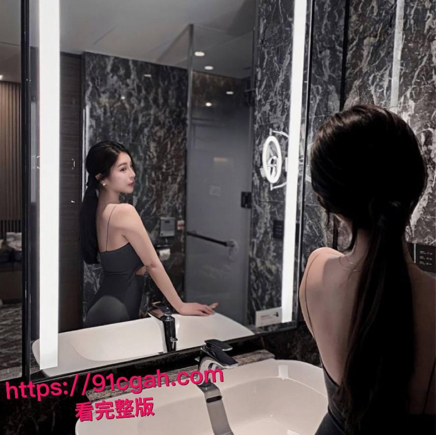 约炮大神约操高颜值白领 模特身材 车上卖力口交 酒店无套爆操 浪叫声响彻房间!-1