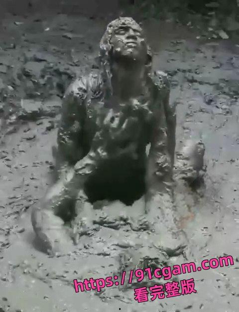 泥浆里做爱惊爆眼球!外国情侣“润滑”新玩法,视频流出全网炸!-1