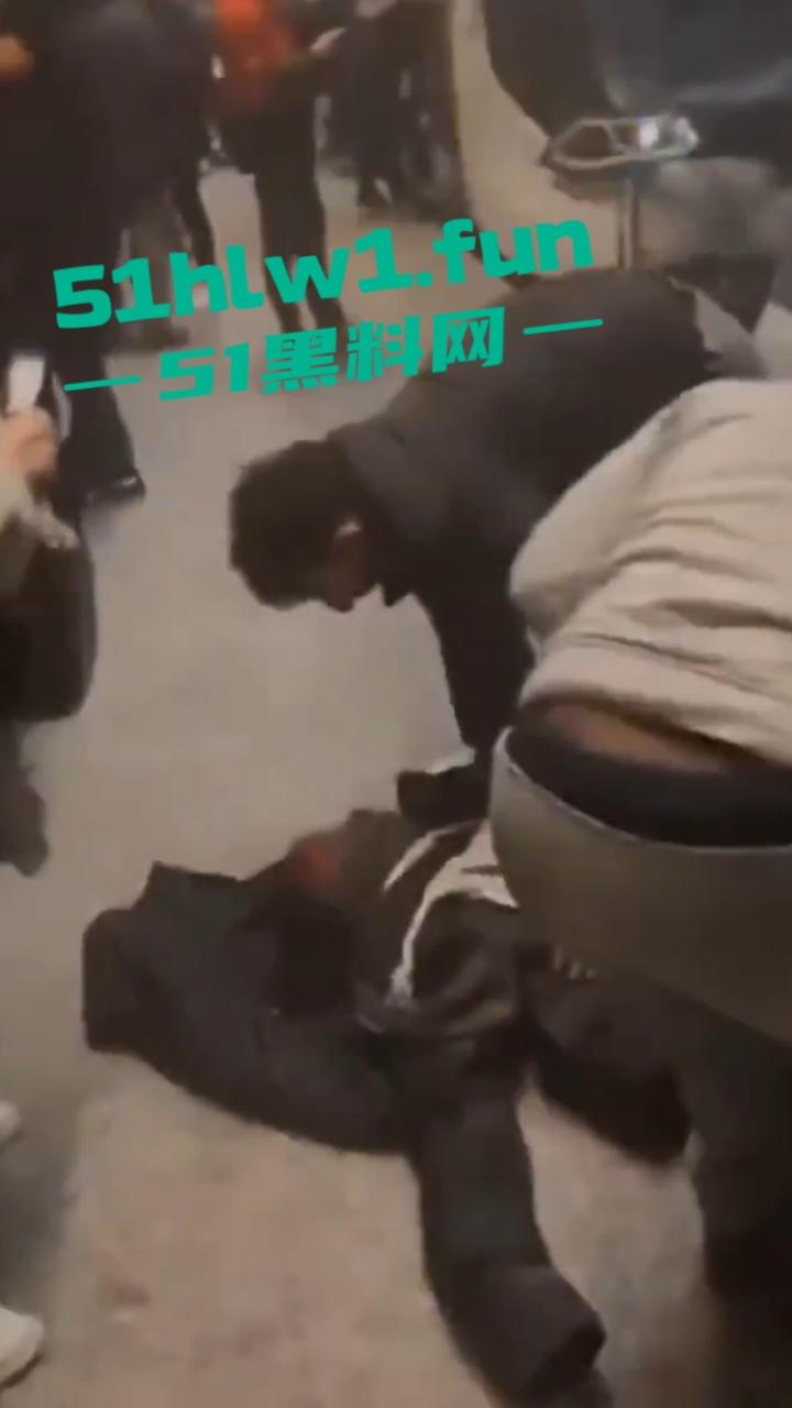 法国特拉斯堡 有轨电车相撞事件 现场烟雾弥漫 受伤人数高达50多人 事故原因已进行调查 目前排除人为因素-9