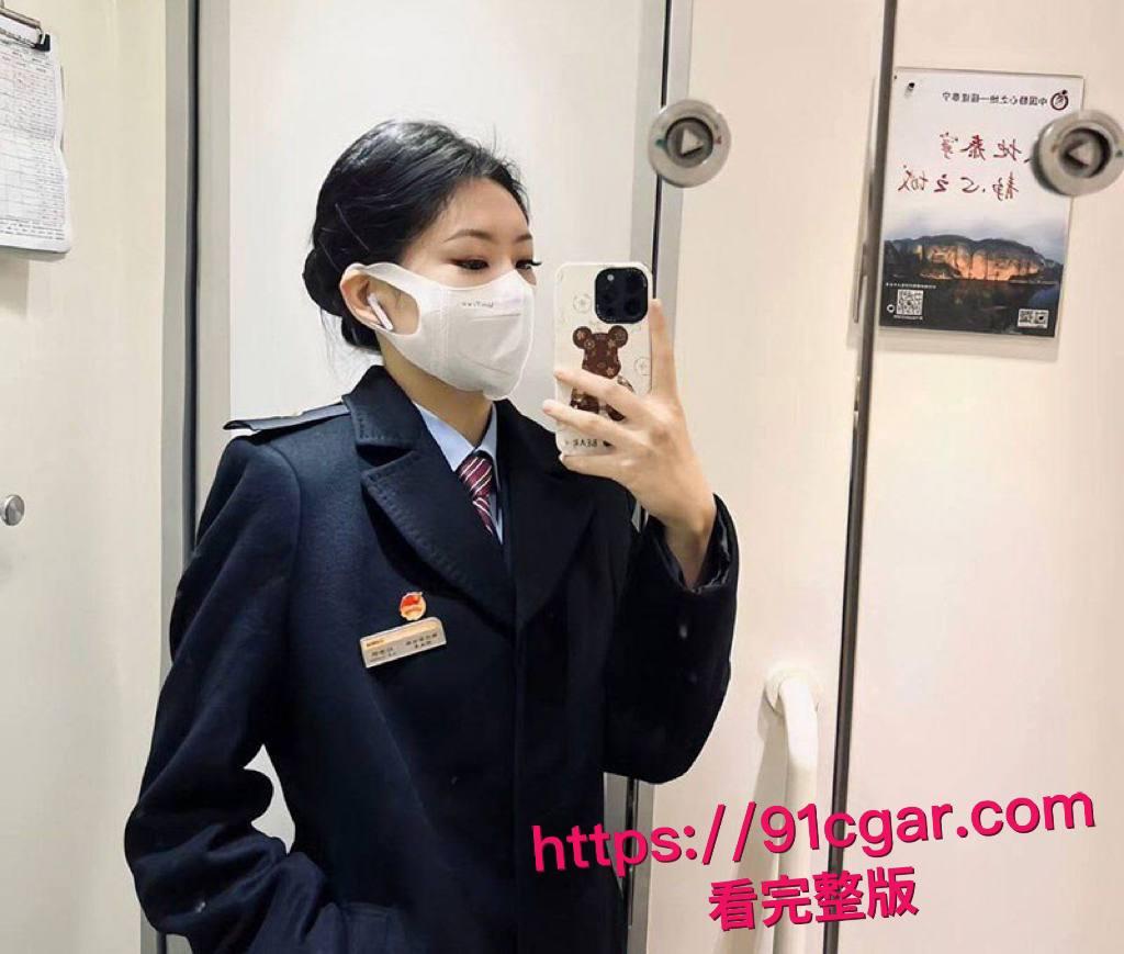沈阳铁路乘务员朱晓盈被曝出外网福利姬 盈盈 夜晚车厢口交后入 金主副驾被狂操到哭喊求饶！-3