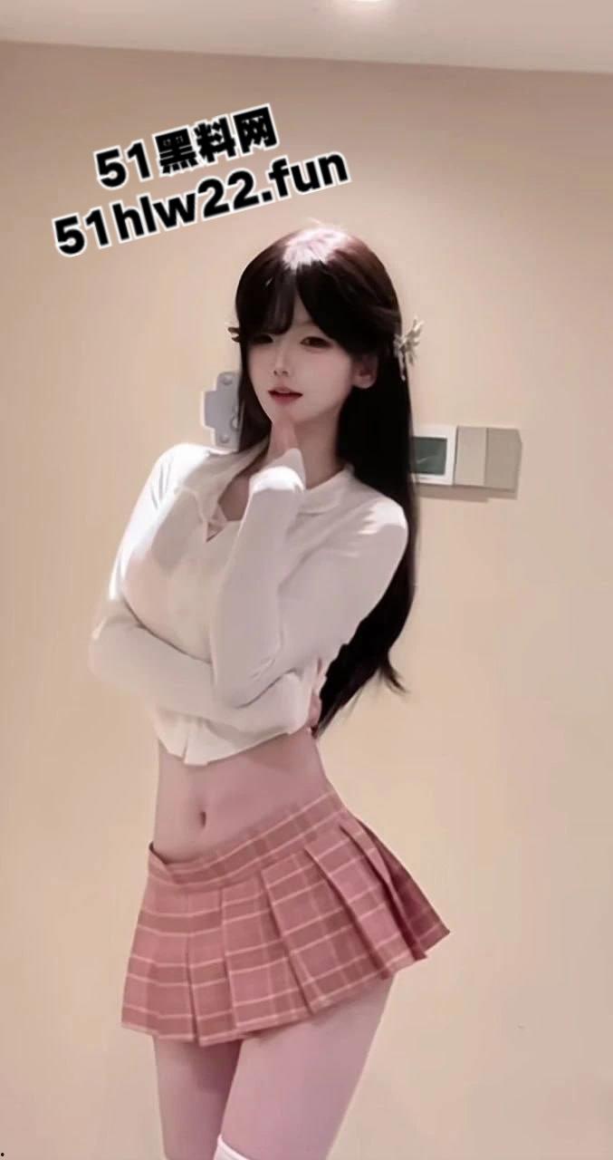 抖音86万粉女网红【疯狂星cheese】线上立单身纯爱人设,却被传出疑似与男友性爱自拍不雅视频流出。-3