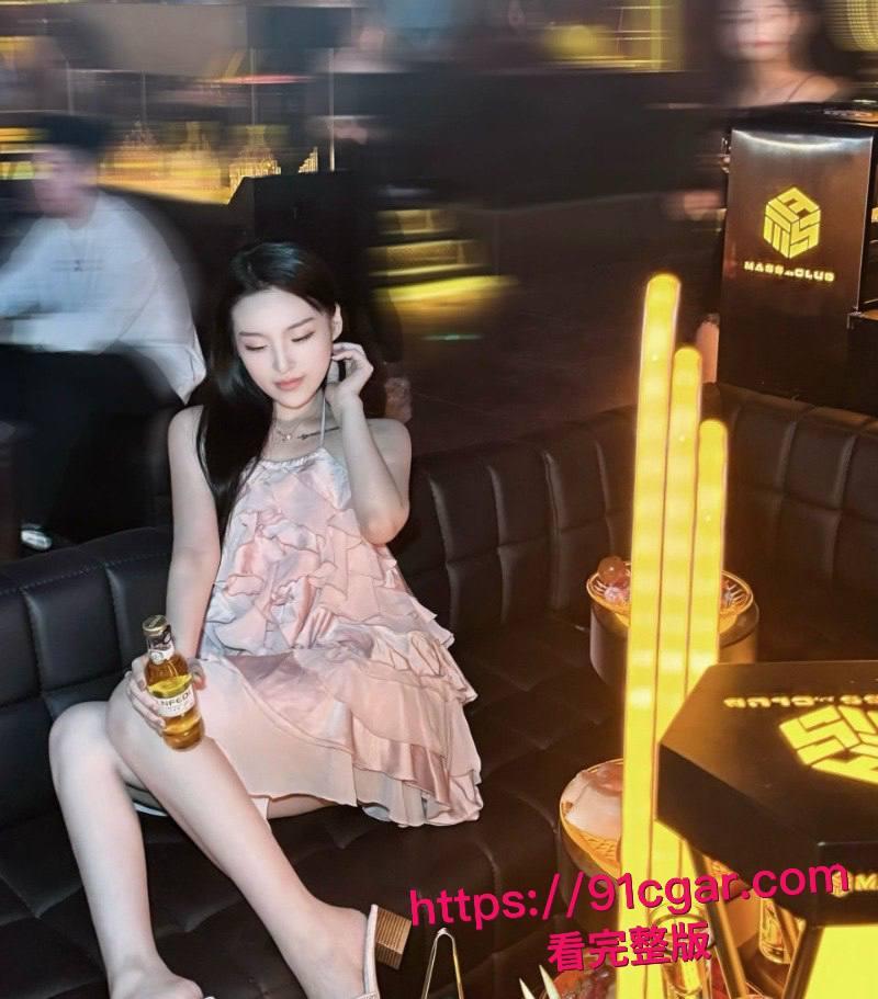 寸止挑战 儿子双飞岳母妈妈 两个极品少妇轮流争夺儿子大屌 互相争宠比谁更浪 最后双双跪求内射!-1