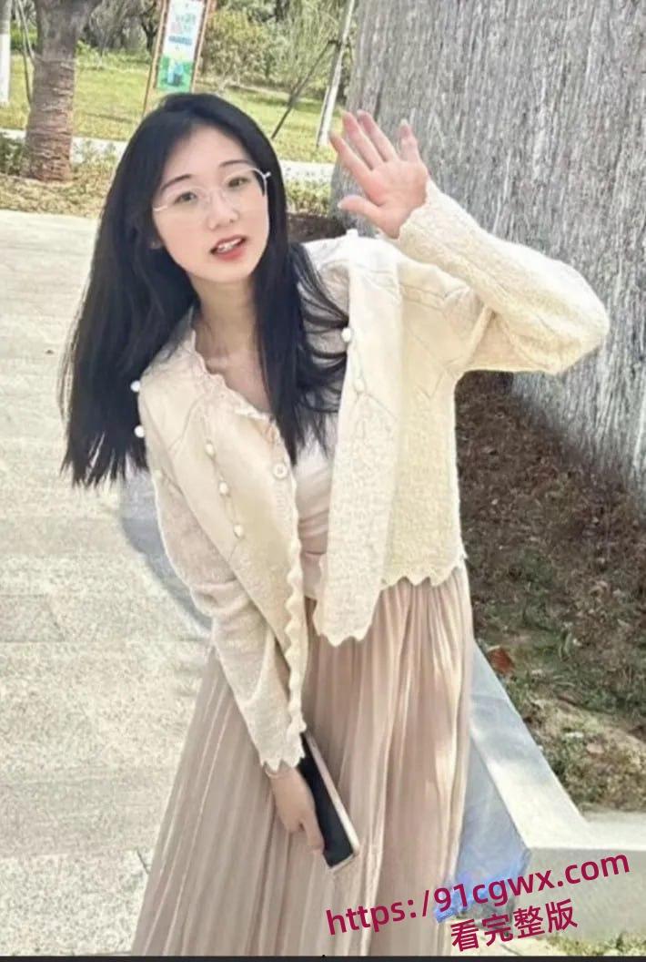 湖北科技学院女大学生霍西梅酒店约炮眼镜妹主动骑乘抽插视频流出-3