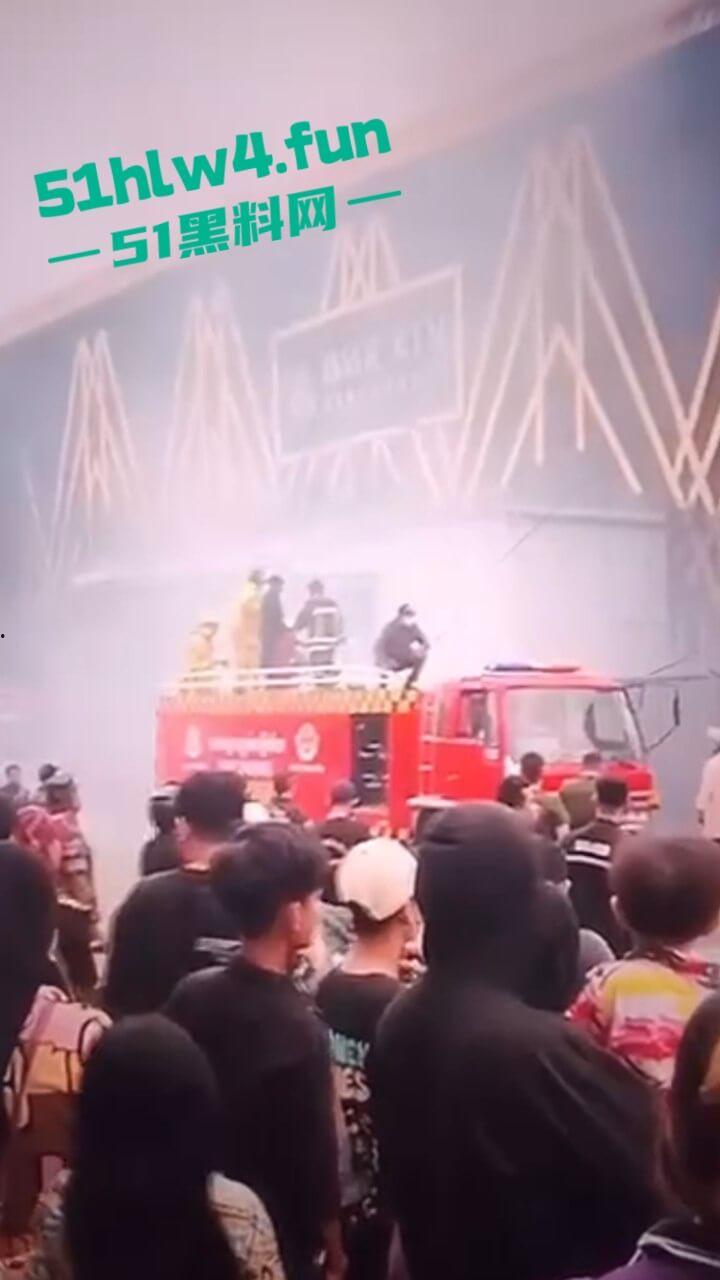 柬埔寨班迭棉吉省,波贝鑫钻汇KTV突发大火疑似是仇敌帮派报复,伤亡情况尚未公布。-5
