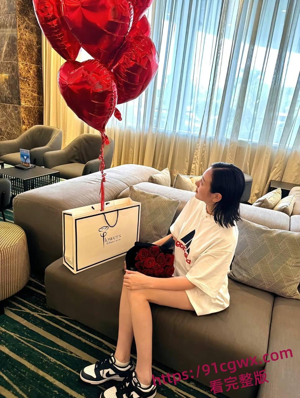 媚黑婊在抖音晒出与尼日利亚黑人哈尼的性福生活 24岁的愿望里有你 哪知评论区炸了!-2