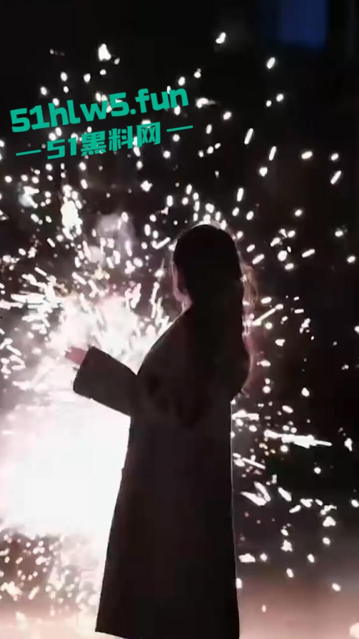 广州工商学院【谭梓柔】与男友性爱视频流出,花式玩弄性感尤物后入骑乘浪叫不止。-4