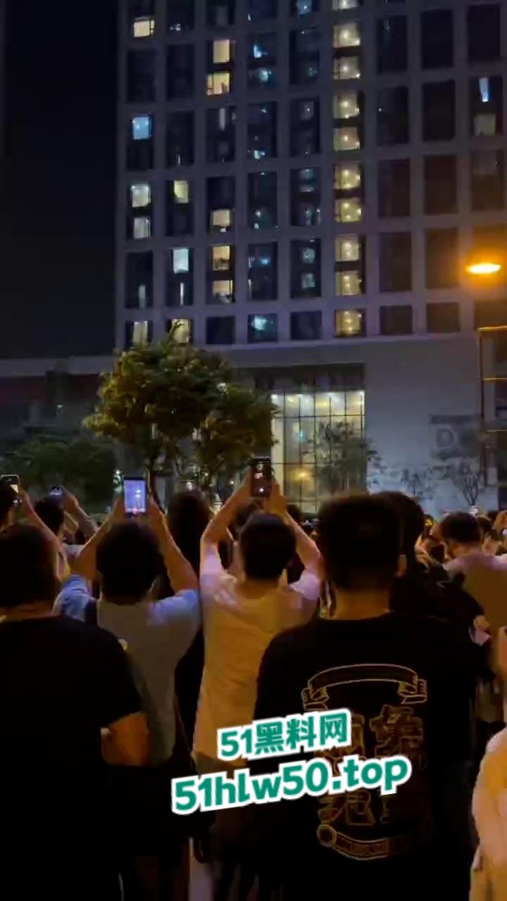 广州萤火虫漫展是好文明【荞麦甜甜茶】D座江边不拉窗帘激战,上万人围观拍照完整视频流出!-2