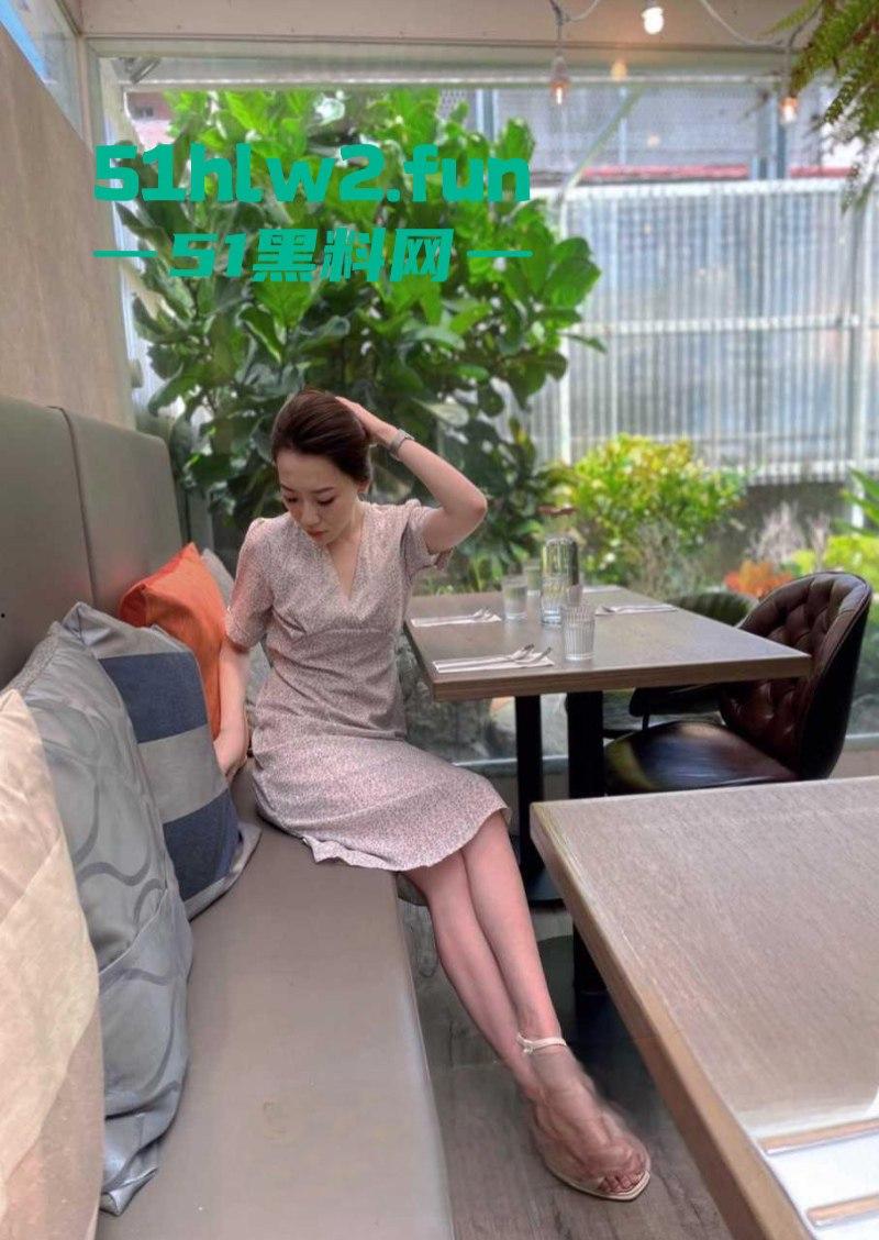 公司美女同事的私密被曝光，极品妹子给公司领导献媚，拍下自己的裸体视频流出！-6