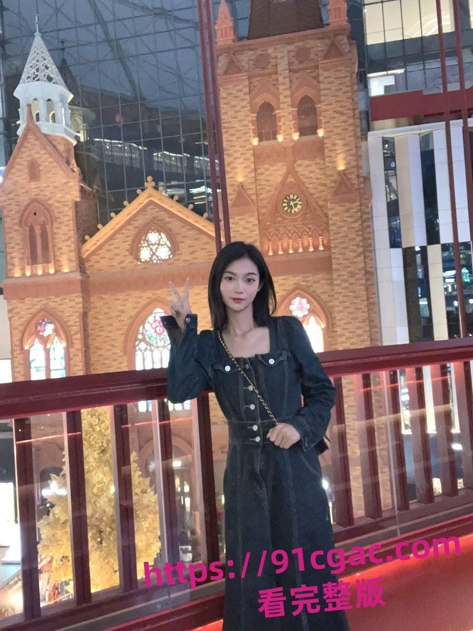 云南昆明高校周闫妮应聘时尚杂志模特遭变态面试官猥亵全裸出镜看硬了!-1