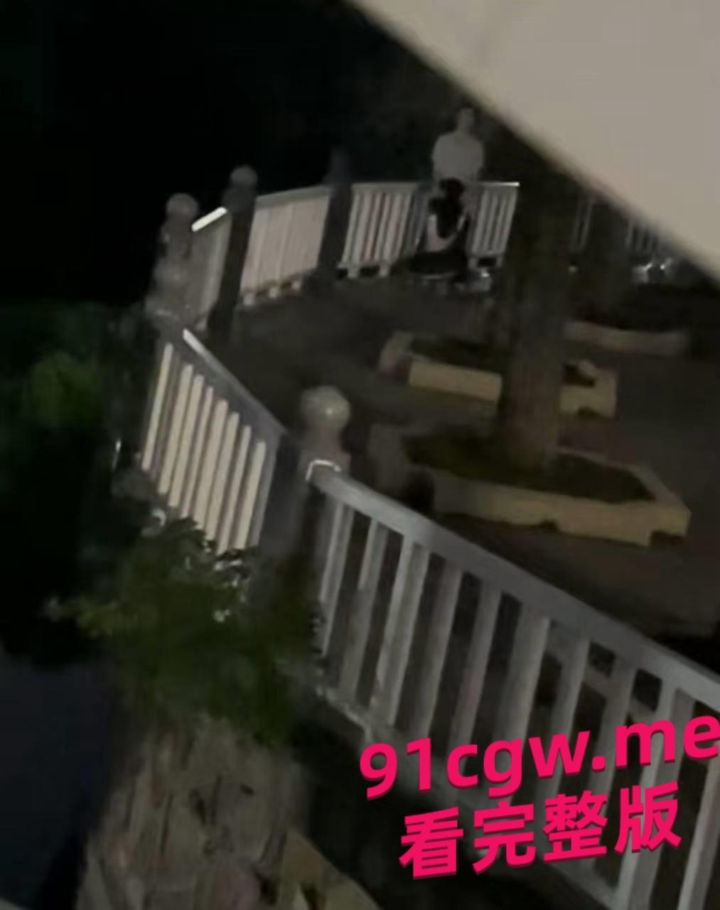 校园热瓜！湖北经济学院短裙姐野战视频泄密-10