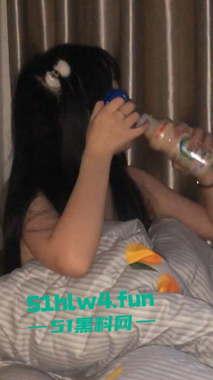 衡阳师范大学【高燕燕】极品身材颜值萝莉,平时超甜美的可爱嫩妹被篮球队长拿下,到了床上秒变母狗。-5