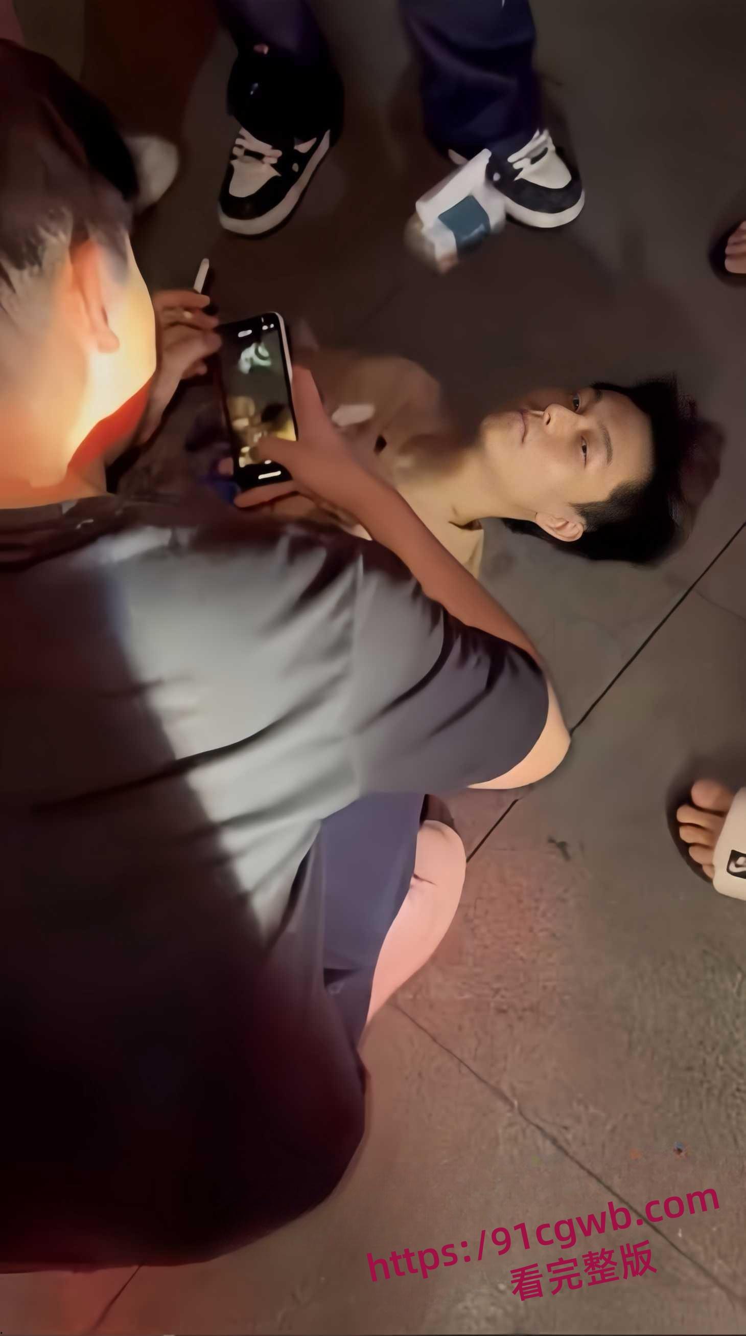 精神小伙家暴反被刀妹女友捅穿 血溅三尺聊天记录曝光 从PUA辱骂到彻底反杀 女孩一刀致命!-1