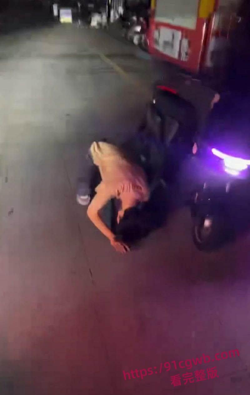 精神小伙家暴反被刀妹女友捅穿 血溅三尺聊天记录曝光 从PUA辱骂到彻底反杀 女孩一刀致命!-5