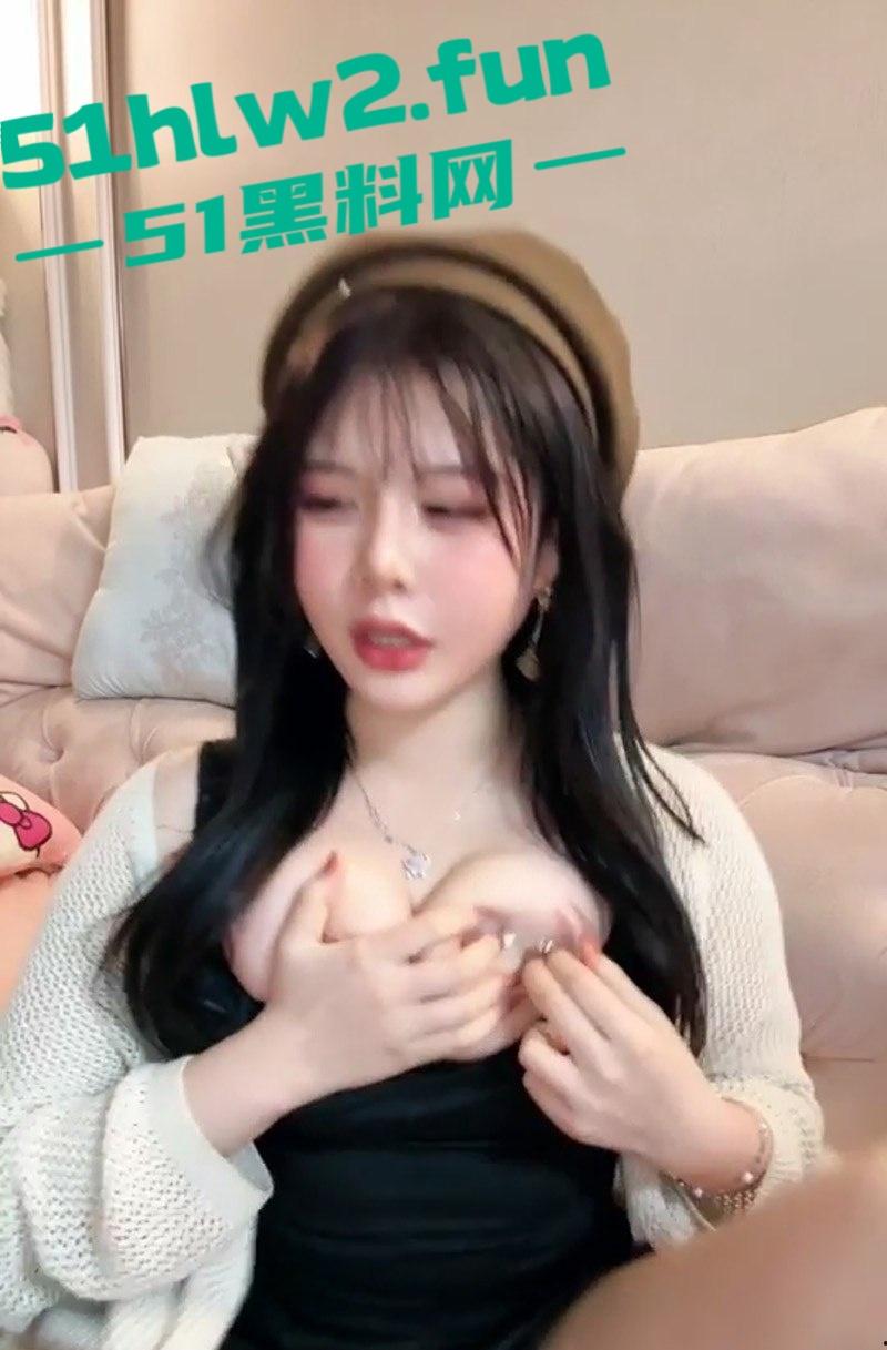 超美主播【猪猪侠 】彻底沦陷 从擦边主播到色情黄播 用震动笔自慰到高潮 淫水潮喷湿透床单!-1