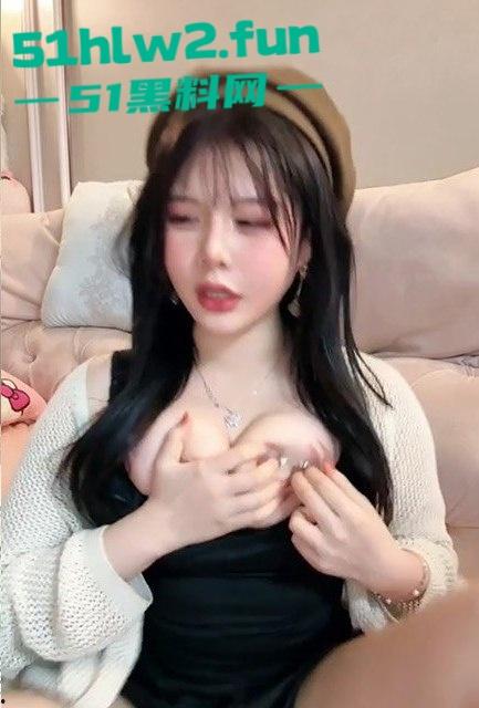 超美主播【猪猪侠 】彻底沦陷 从擦边主播到色情黄播 用震动笔自慰到高潮 淫水潮喷湿透床单!-3