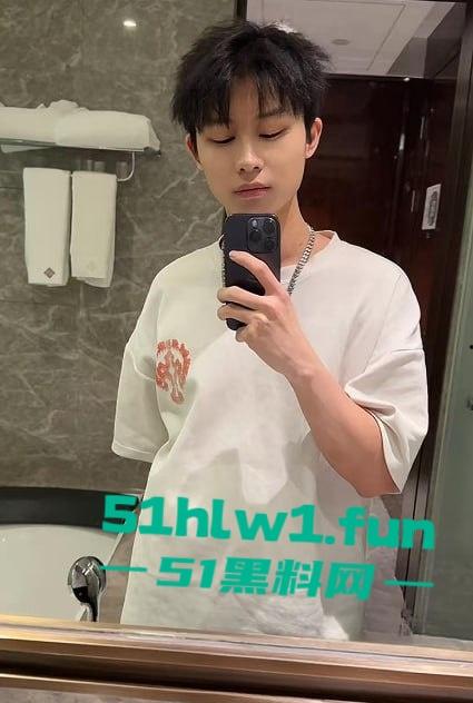 抖音85w粉萝莉女网红【疯狂星cheese】单身纯爱人设遭粉丝揭穿，私下约会男网红怀孕流产性爱视频被曝。-3