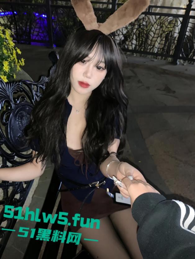 完美身材女研究生【张馨颖】白天是高冷学霸御姐,晚上秒变性感辣妹背着男友约炮体育生,激情爆操内射骚穴。-6