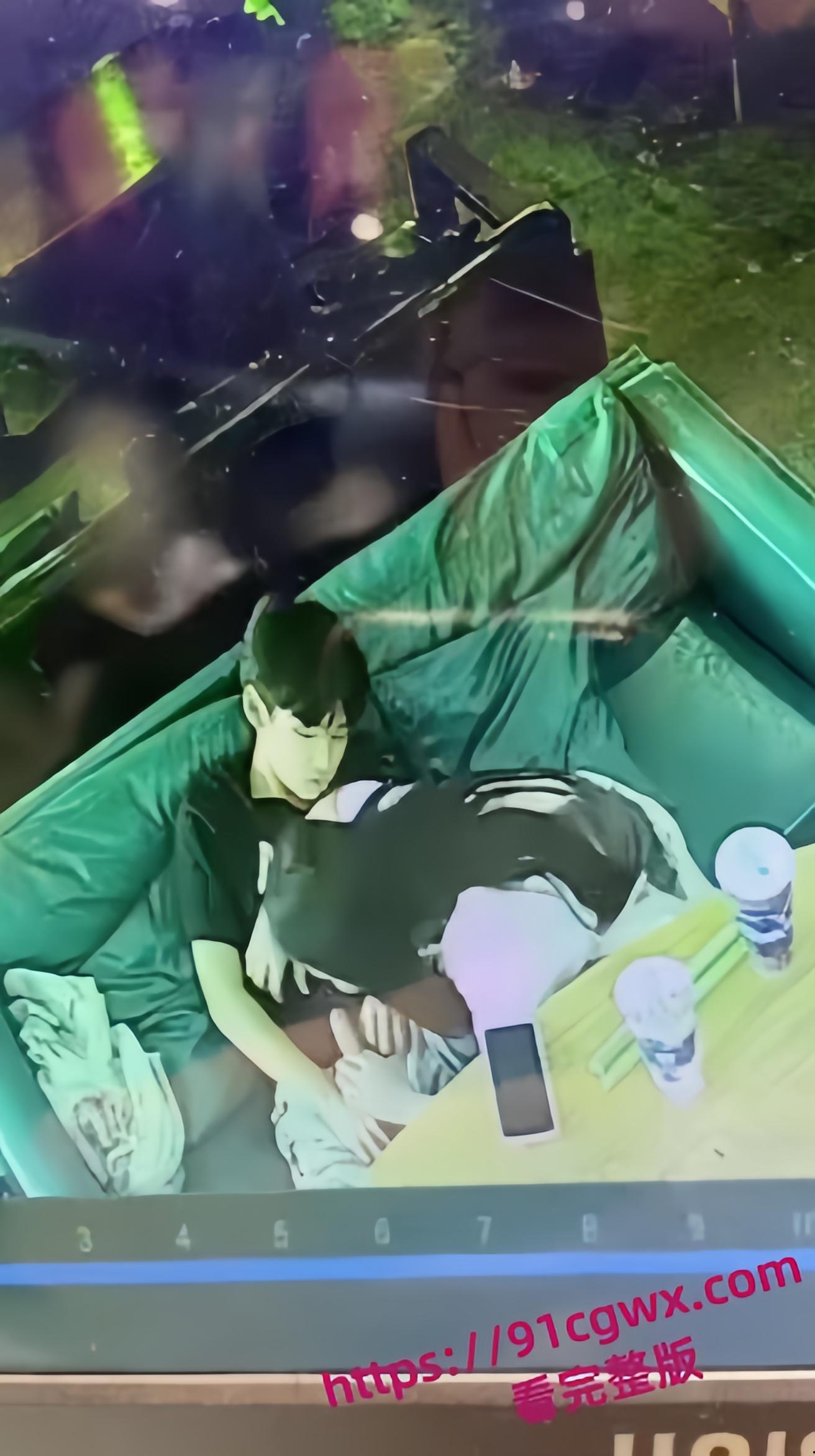 广西玉林陆川县仙尼奶茶店口交门事件,陆川县二中的高冷女神孙晓慧被同学发现给校外的精神小伙口交-3