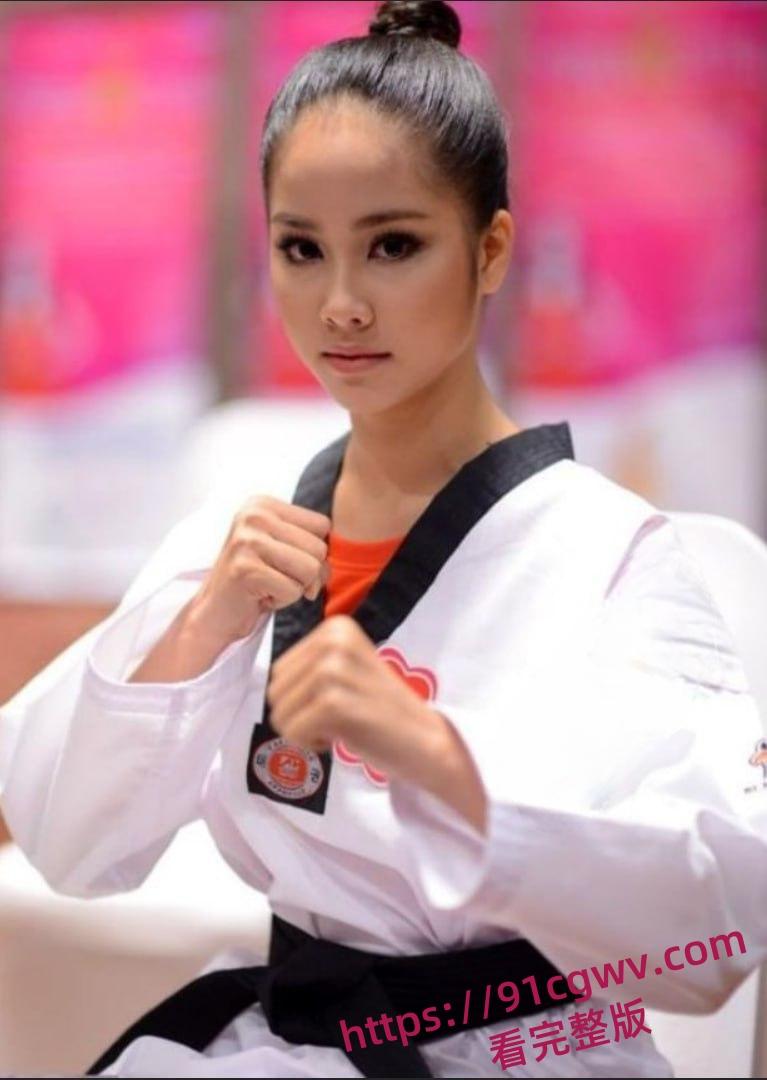 越南胡志明市的环球小姐医学生 Vo Hong Ngoc Hue 极品泄密流出性爱视频!-5