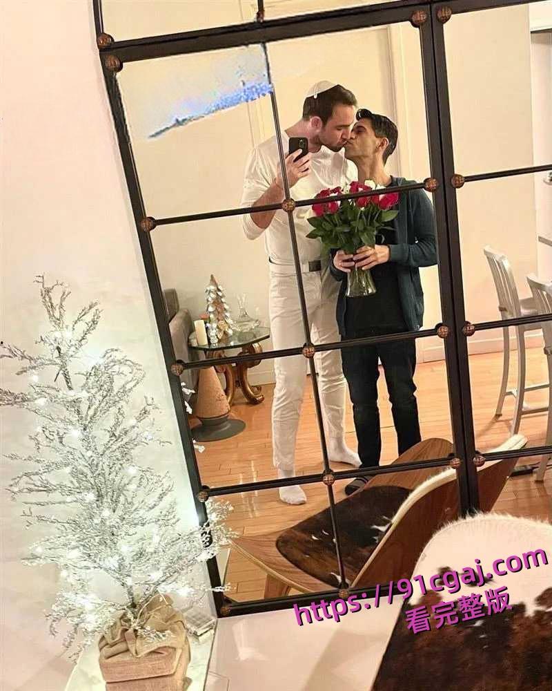 新版还珠格格男主班杰明堕落AV界!上演同性三人大战!如此劲爆反差超乎想象-10