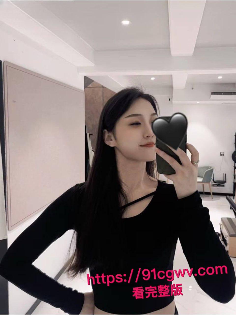 西安瑜伽老师刘珍曼性爱视频流出!黑丝开档翘臀被后入狂干,蜜桃屁股夹鸡巴榨到腿软喷水-3