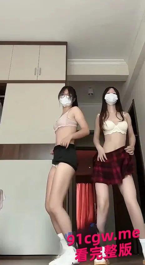 抖音32万粉小美女笨蛋小妮跳脱衣舞,一份金钱,双重享受!-6