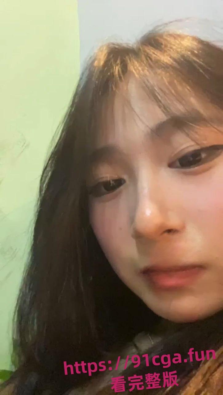 造女生黄谣 被约到酒店戏耍 男主到酒店开门一看 一群抠脚大汉-6