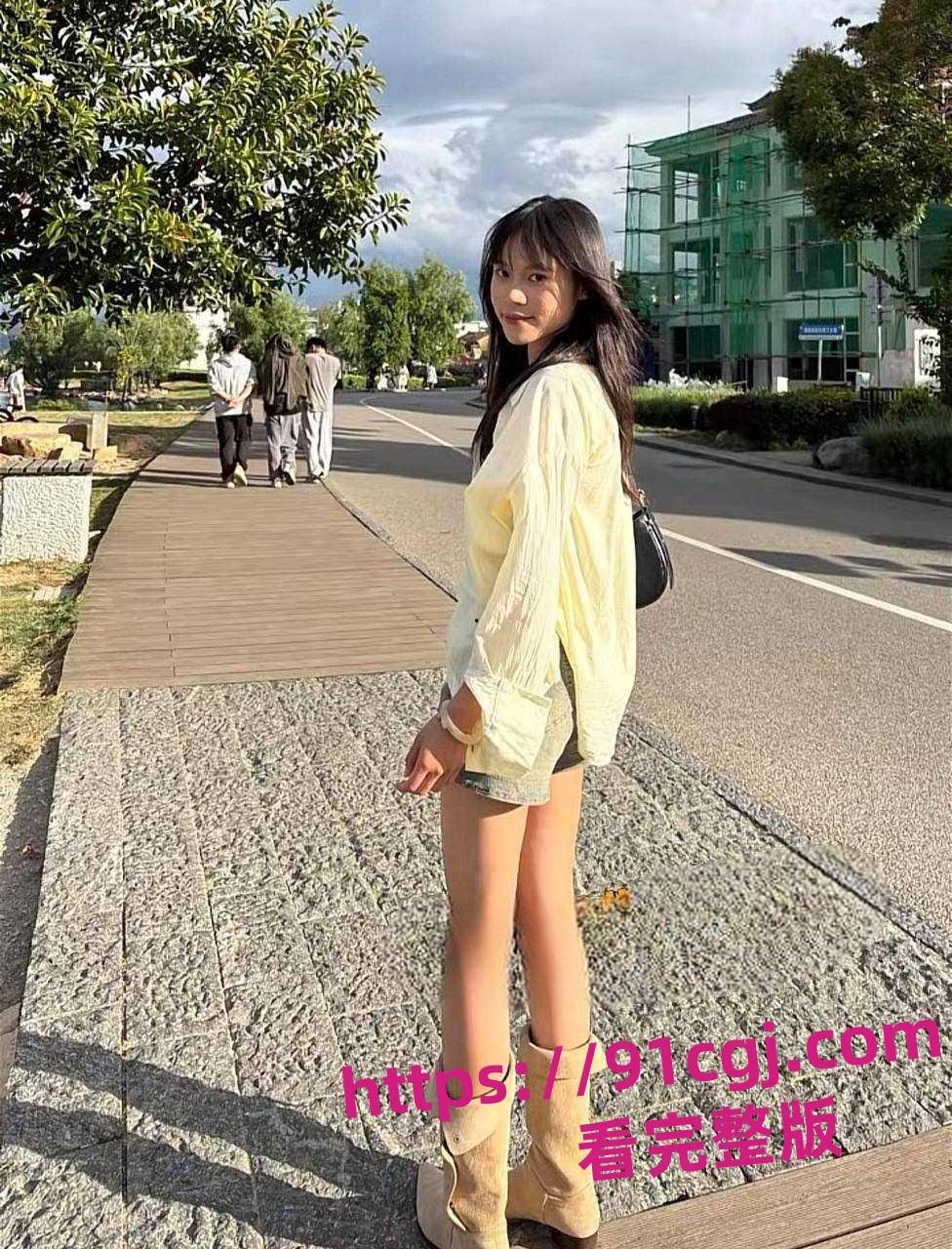 云南省大理市 极品嫩妹徐思雨与前男友性爱视频泄露 酒店后入狂插镜头挑逗-1