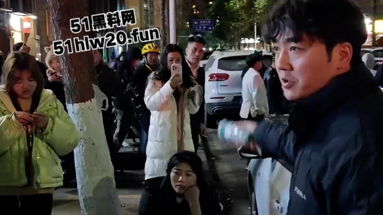 四川汉源骚妇密会情夫被老公当街抓现行,多次开房还被搞大肚子,真是太不要脸了!-2