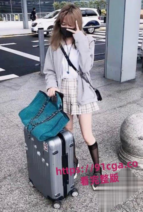 00后金发美少女探探交友跟网友奔现!喝醉后被男子拖回出租房下药迷奸肆意玩弄!-3