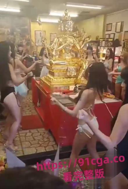 台湾比基尼辣妹50人大阵包抄三重四面佛!韩风热舞极致火辣身材!-4