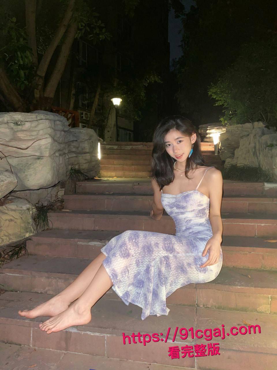 大长腿御姐丁琬睛反差视频流出：金主炫耀视频里她叼套臣服被尿浇身，还撅翘臀掰开骚穴求大鸡巴无套狠插！-7