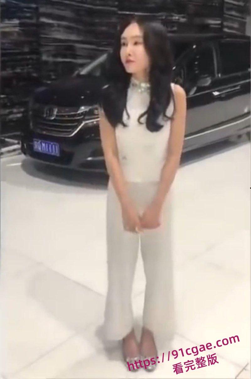 销售人员欣杨北京车展被富二代塞跳蛋大胆调教 人前跳蛋狂震喷水-1