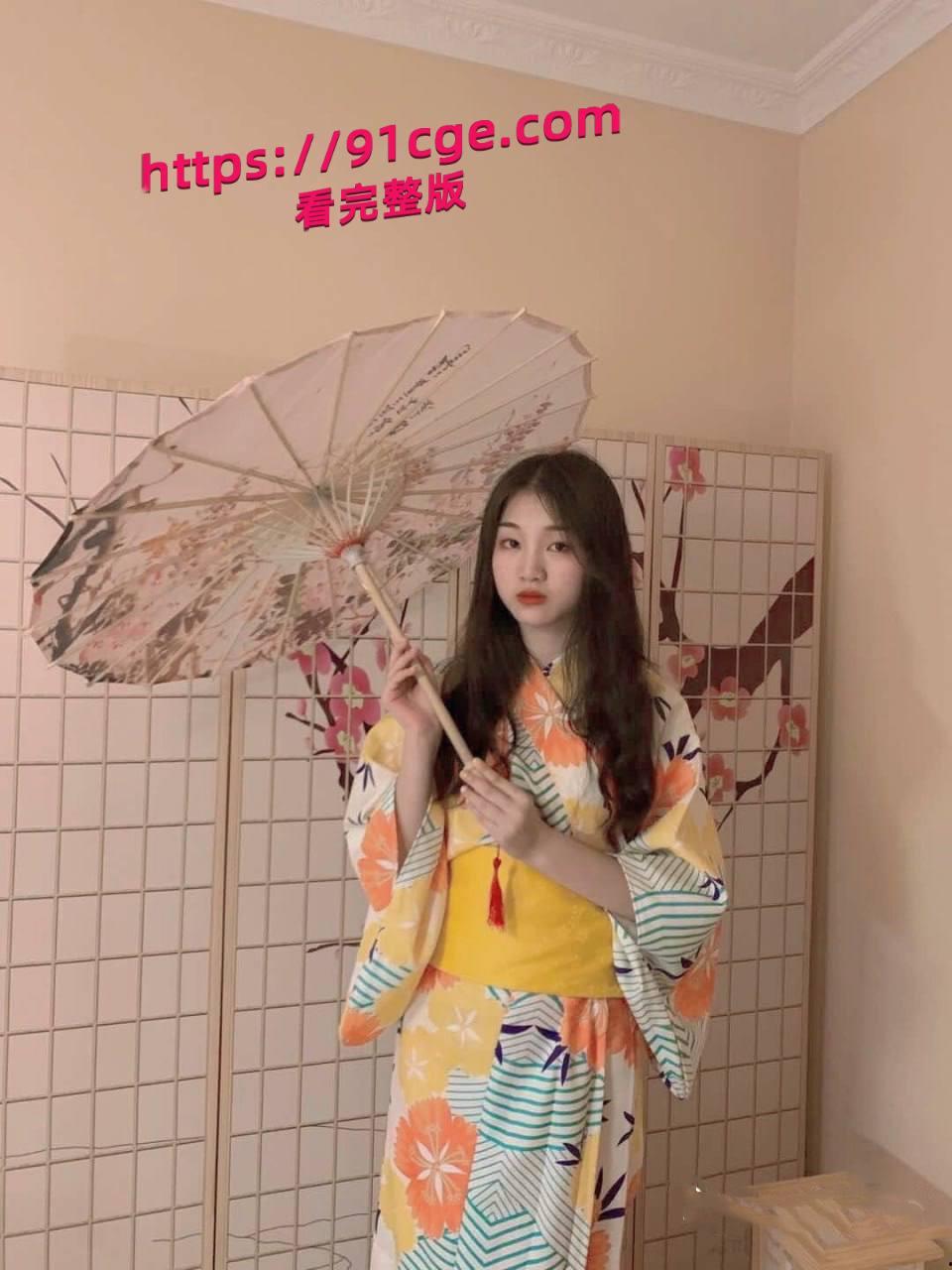 邻家反差乖乖女,长相甜美清纯,皮肤白嫩身材娇小可人,尽显学生妹气质。 渣男分手求和遭拒 ,怒而被曝光她的不雅自拍-2