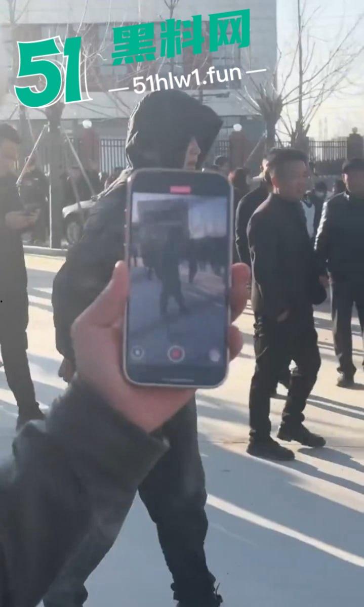 蒲城职校坠亡男生事件发酵,知情人爆料重重疑点,官方表态排除刑案,网友却不买账!-8