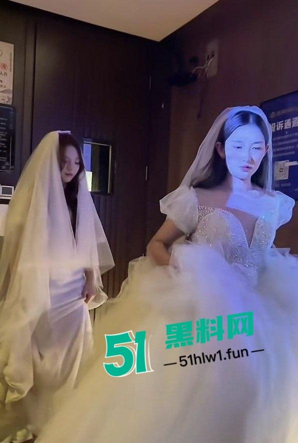 抖音新娘技师【莉莉安】被爆足疗房骚操作,千里跋涉挨操后入服务一条龙,大神千里扑来连干三晚直呼上头!-1