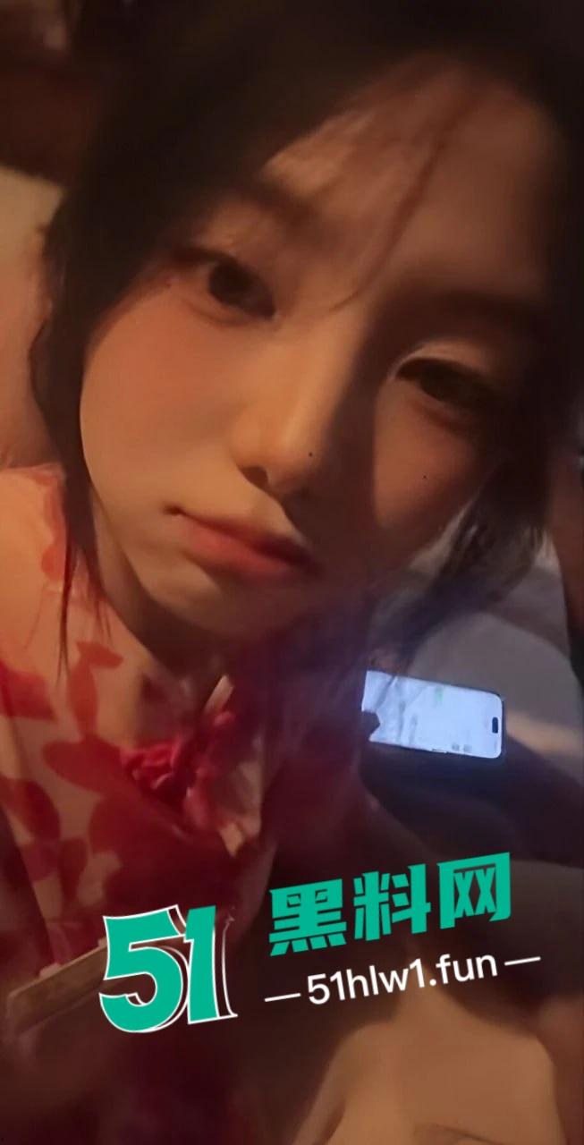 抖音新娘技师【莉莉安】被爆足疗房骚操作,千里跋涉挨操后入服务一条龙,大神千里扑来连干三晚直呼上头!-7