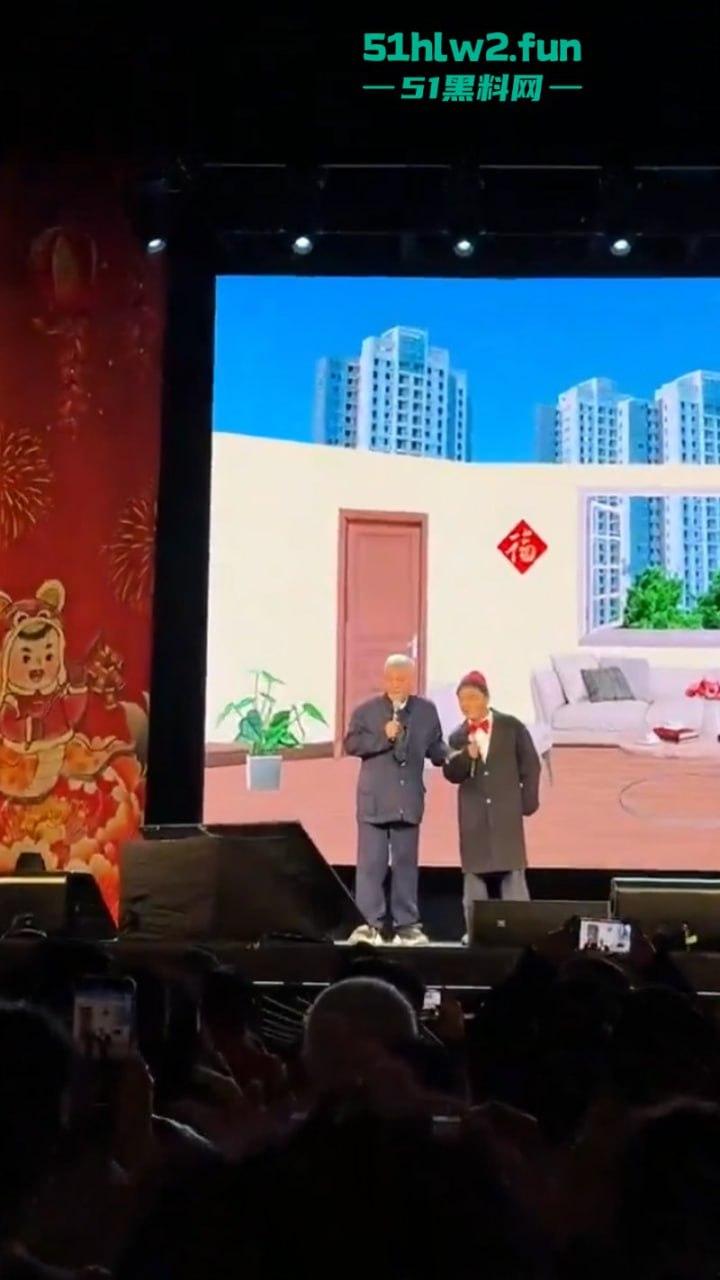 赵本山全球巡回演出在纽约开启第1站,场面宏大人流爆满果然是喜剧之父这影响力杠杠的。-5