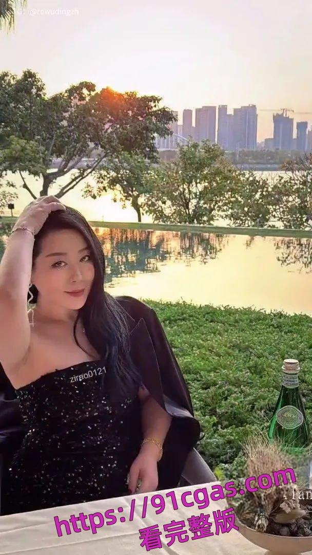 快手熟女网红子饶姐不雅视频泄密!人老心不老,天天约炮小鲜肉超风骚!-3