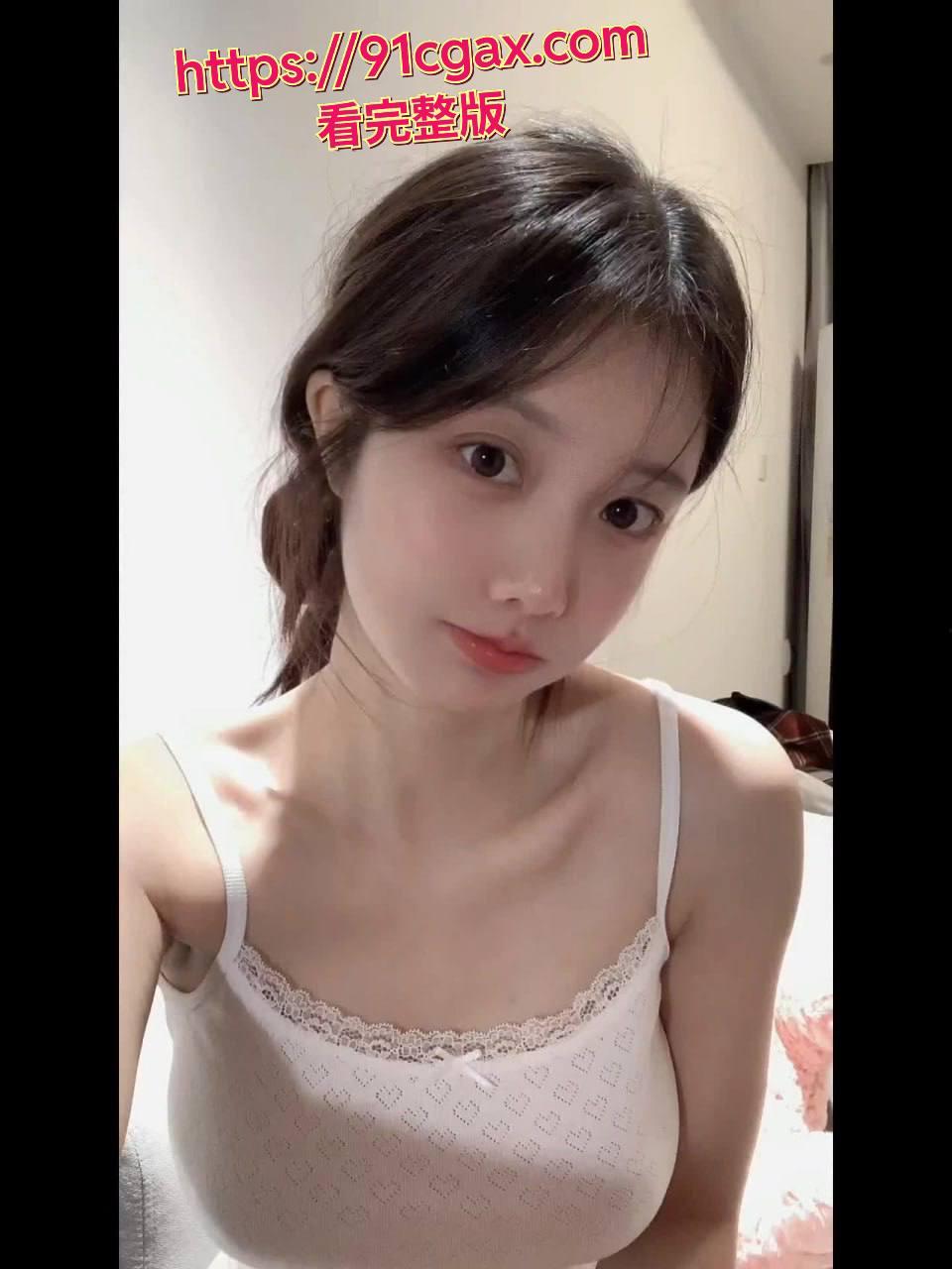 抖音22万粉丝网红羊羊羊各种制服拍摄,场面极其炸裂-4