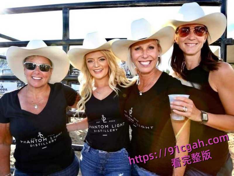 白人国美小姐被丈夫发现出轨黑人 私生活混乱不堪 丈夫一怒之下曝光她全部性爱视频-1